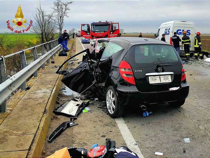 Incidente Mortale Nel Vercellese Coinvolti Quattro Veicoli