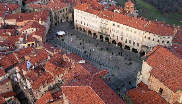 piazza-maggiore-mondovi.jpg