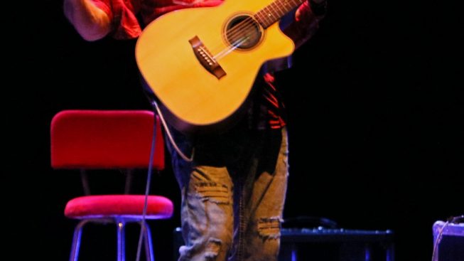 tommyemmanuel29.jpg