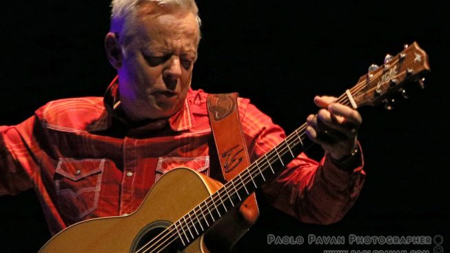 tommyemmanuel32.jpg