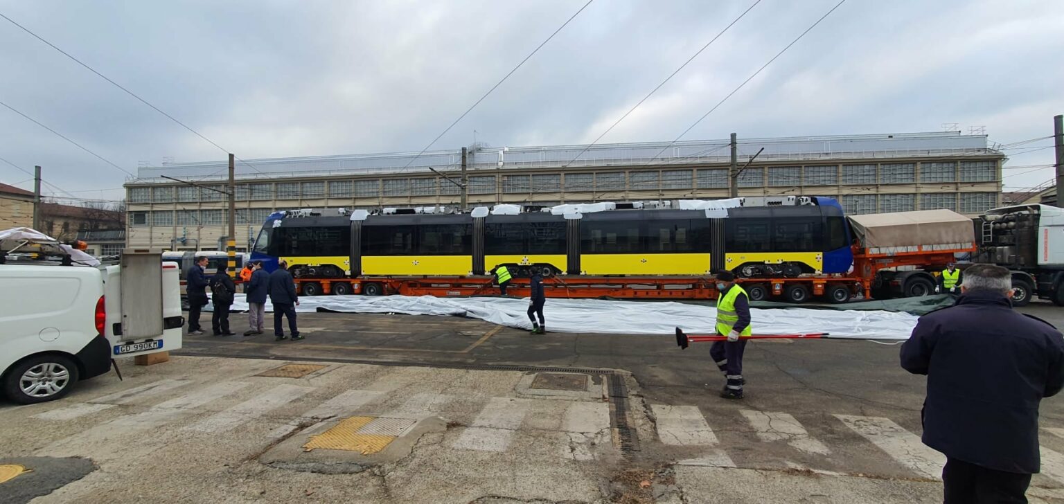 Arrivato A Torino Il Primo Tram Hitachi Rail, Design Giugiaro