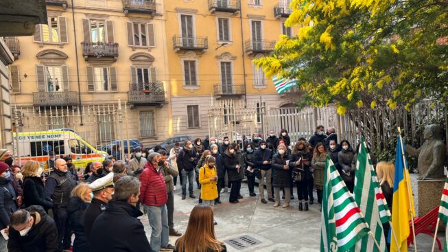 Momento inaugurazione panchina rossa