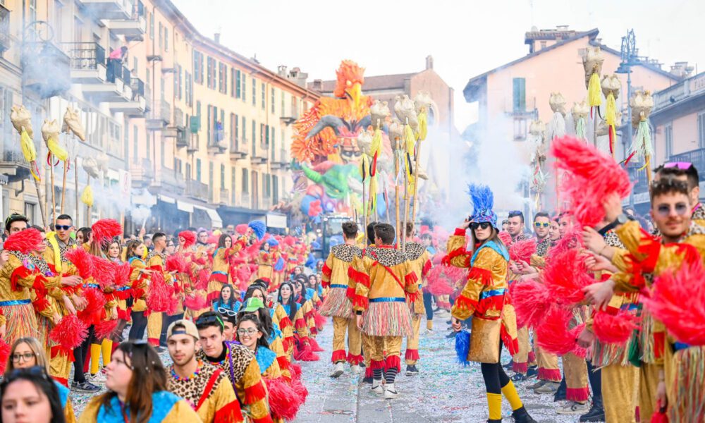 Domani 12 carri e centinaia di figuranti animeranno la sfilata del 96°  Carnevale Città di Saluzzo