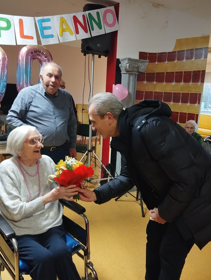 Vinovo, nonna Margherita festeggia 100 anni nella casa di riposo Alberto  Dalmasso