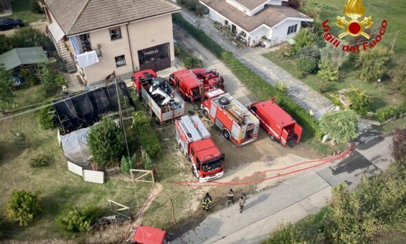 https://www.quotidianopiemontese.it/wp-content/uploads/2024/09/vigili-incendio-tetto-590x354.jpg