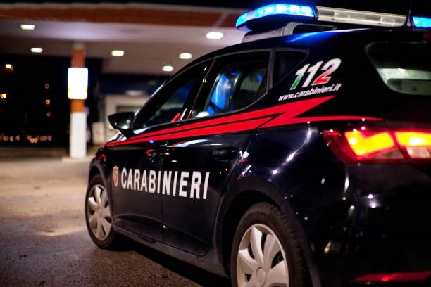 carabinieri notte stazione di servizio