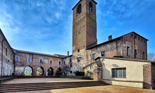 https://www.quotidianopiemontese.it/wp-content/uploads/2025/03/Municipio-Castello-Carmagnola-ph.Filiberto-Alberto-2-1-590x354.jpeg